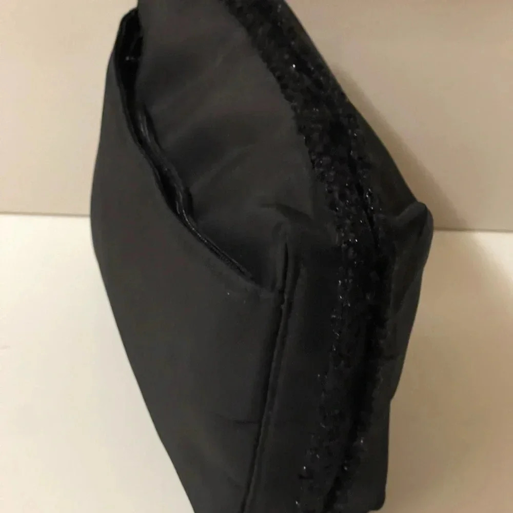 Chanel perfume make up bag, large well fit lots of things, without any damage - Picture 4 of 15